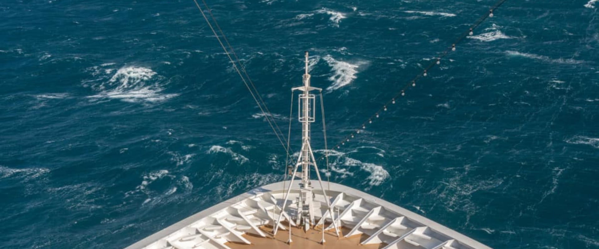 How do ships handle rough seas?