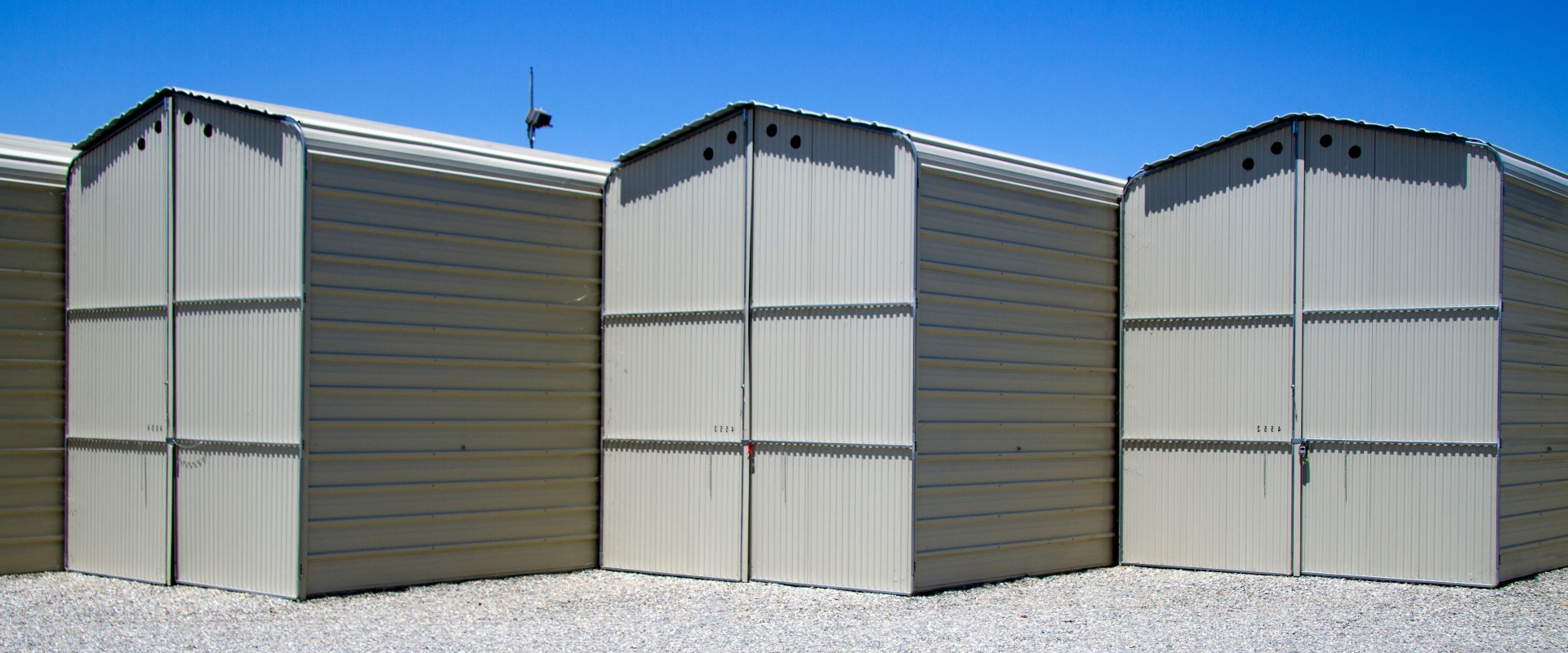 What is the average cost of storage units in bakersfield?